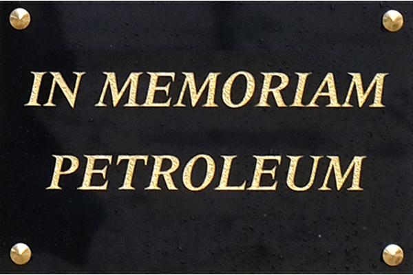 In Memoriam Petroleum